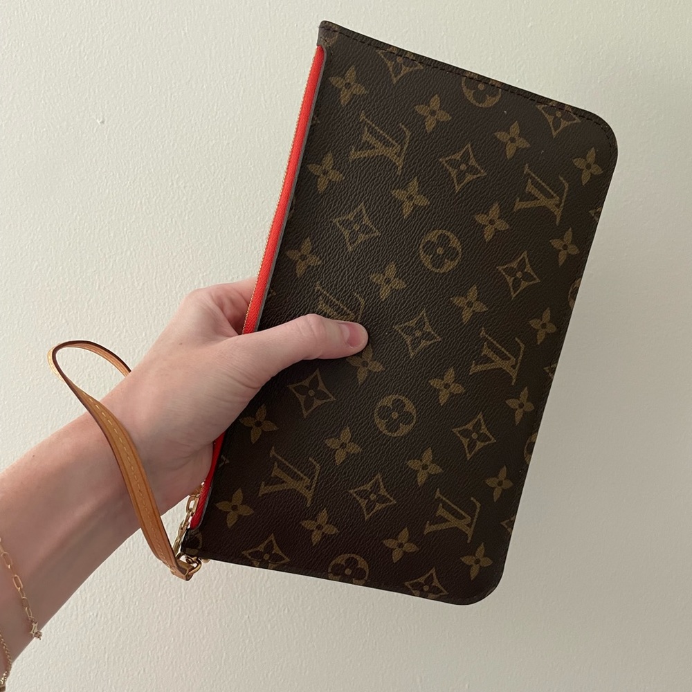 Louis Vuitton • Monogram Pochette